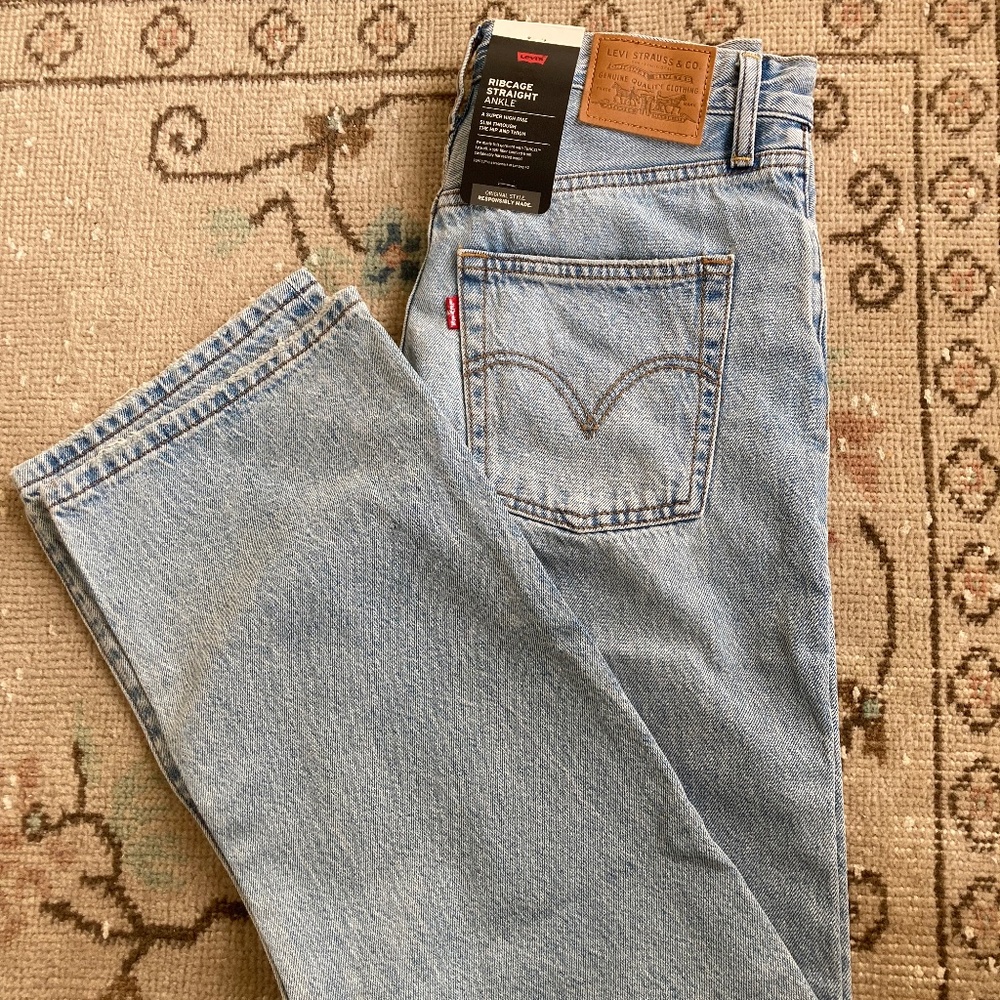 Levi's Ribcage Straight Ankle Jeans